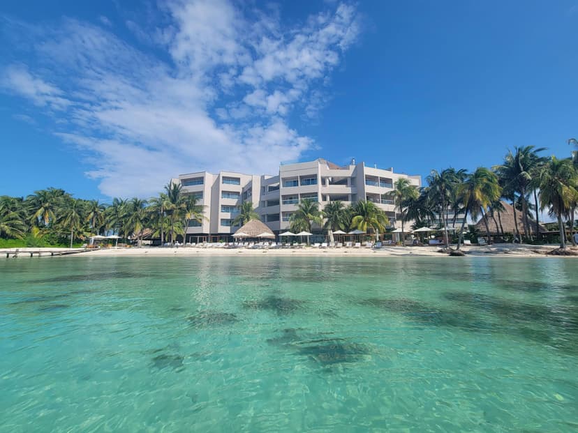 A modern Marriott hotel lobby, symbolizing the shift in Bonvoy elite benefits.